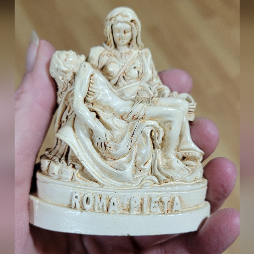Roma Pieta Cream Sculpture